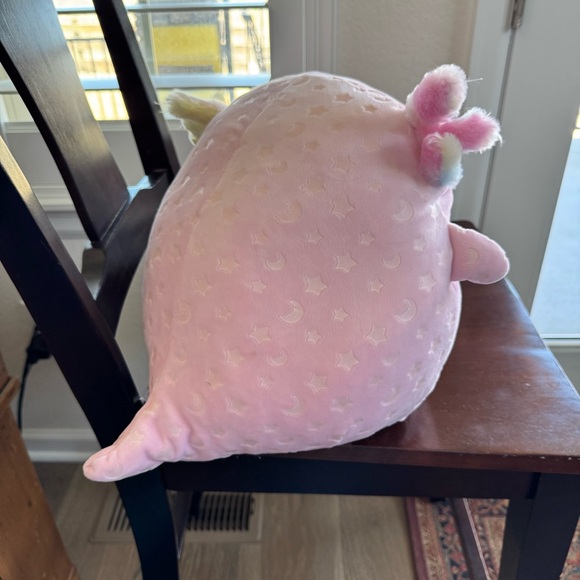 Squishmallows Pink Axolotl Plush
Glow in the dark - Picture 7 of 8